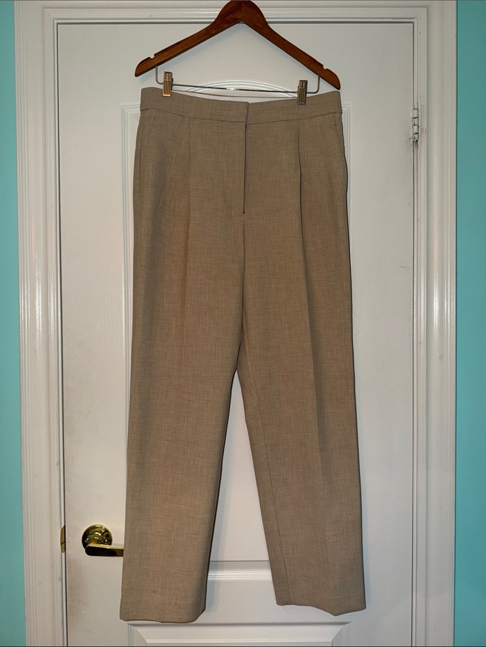 Wilfed Classic Wide-Leg Women’s Trousers in Beige